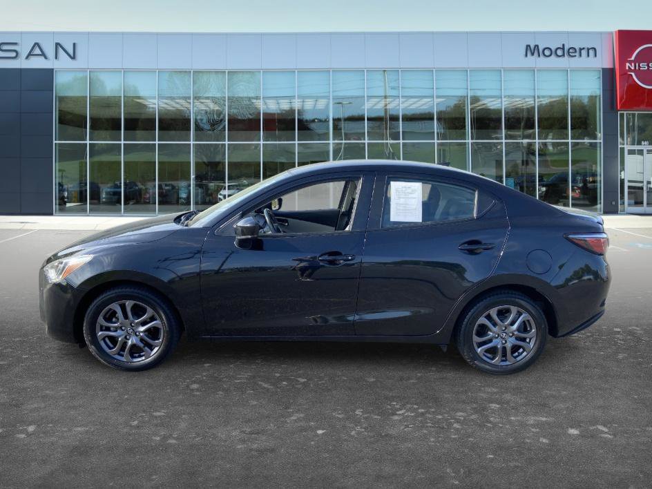 Used 2019 Toyota Yaris XLE image 7