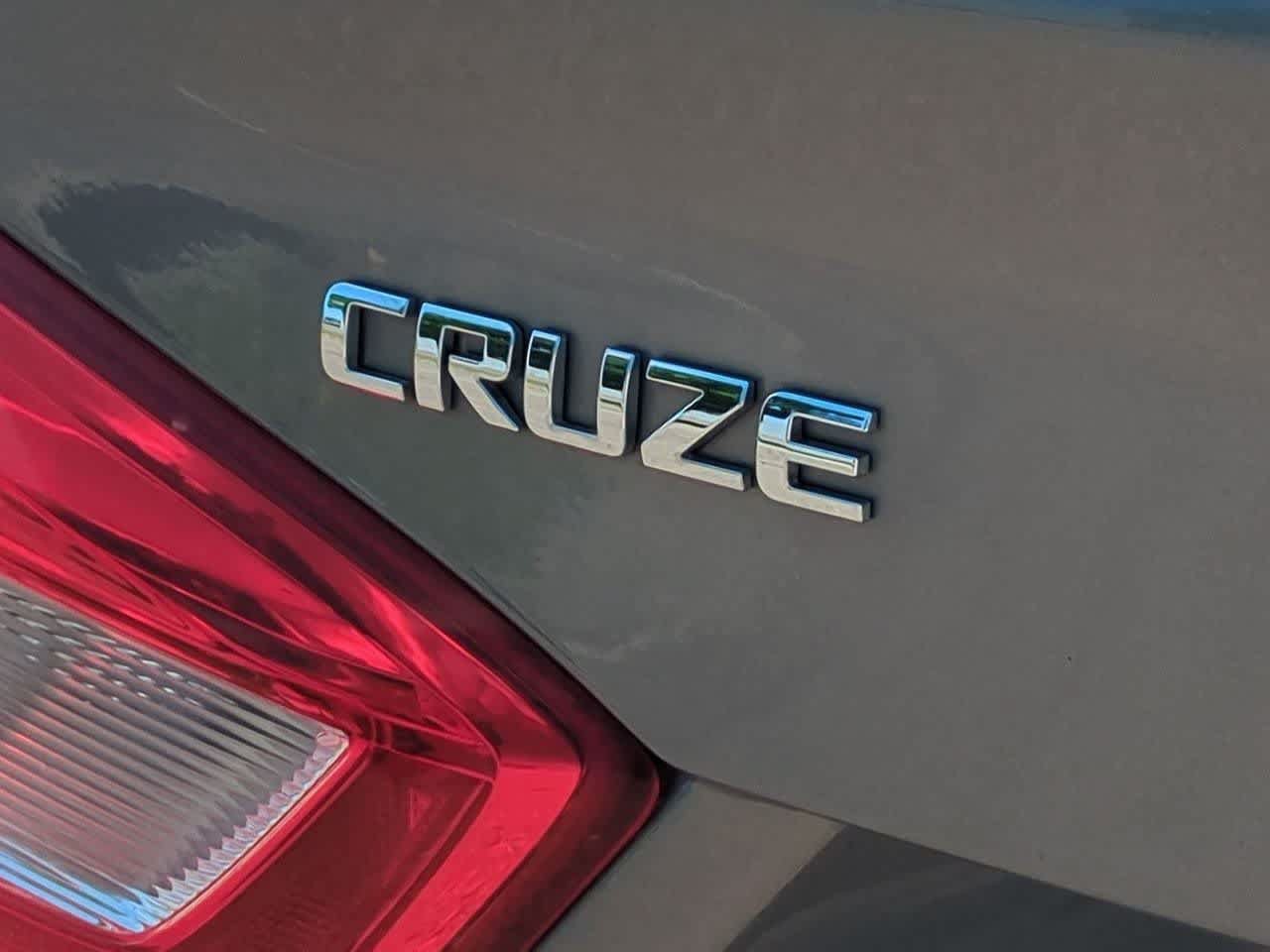 Used 2017 Chevrolet Cruze LT FWD image 12