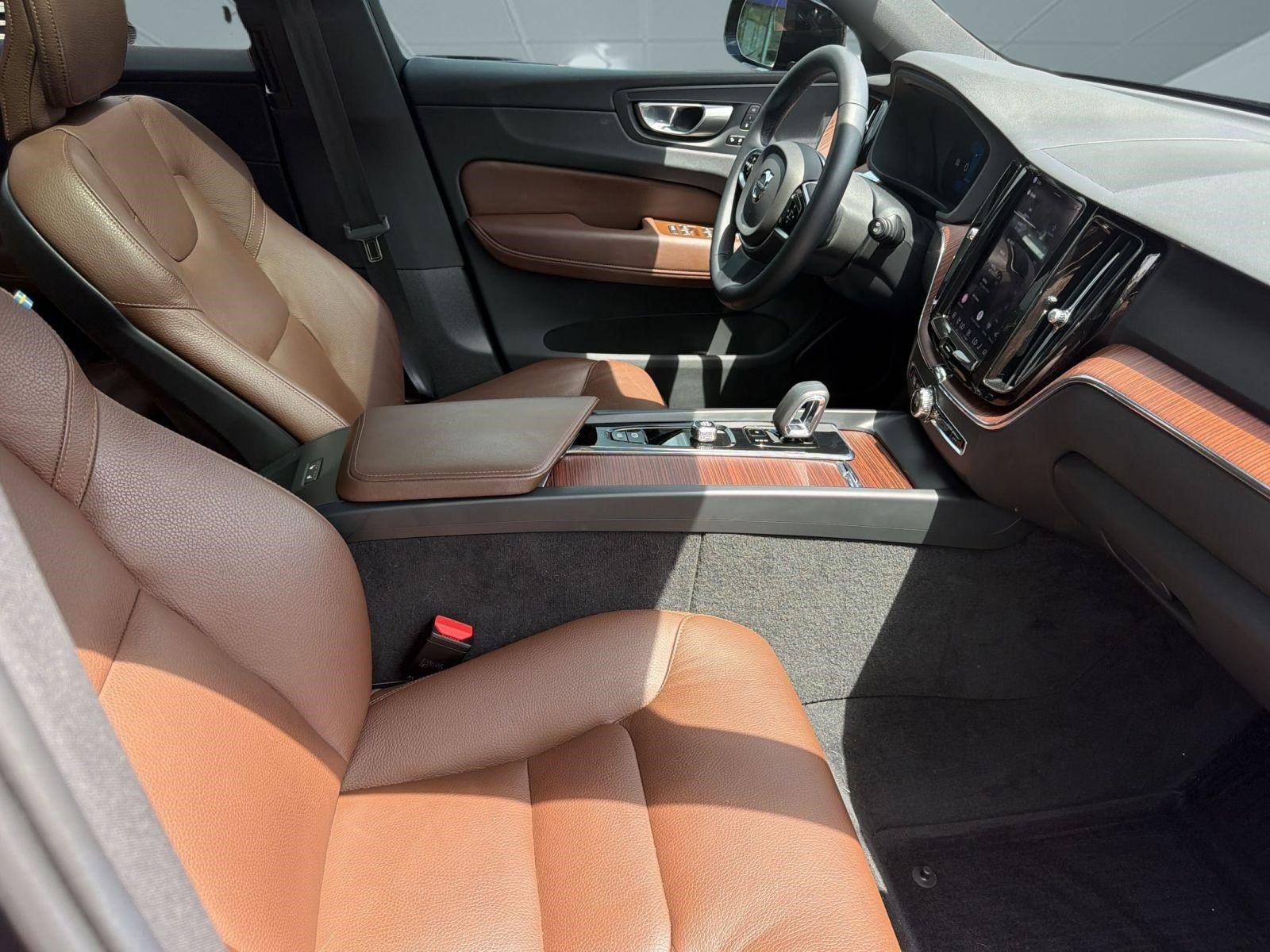 Certified 2024 Volvo XC60 B5 Plus w/ Protection Package Premier AWD/4WD image 25
