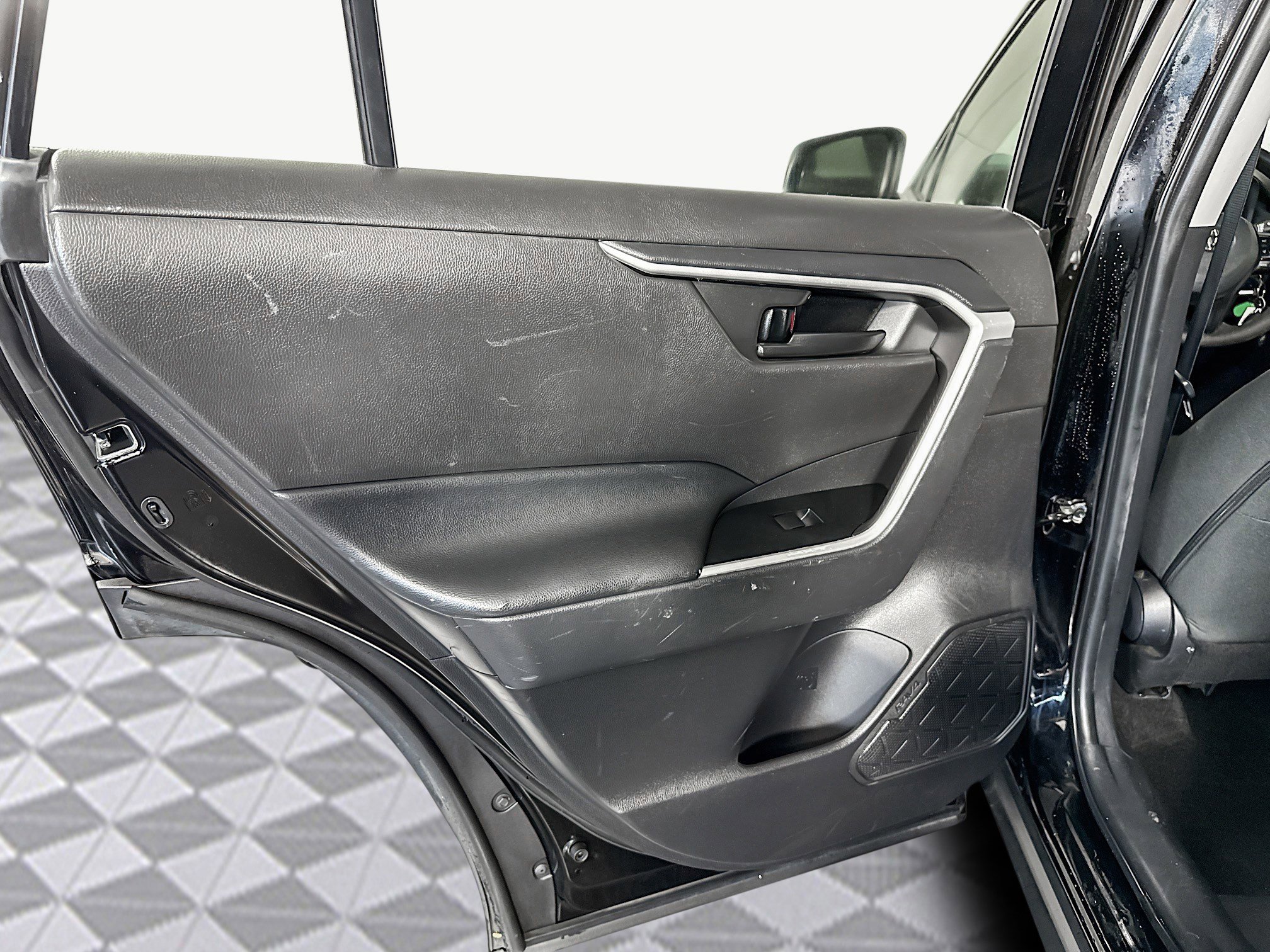 Used 2022 Toyota RAV4 LE image 25