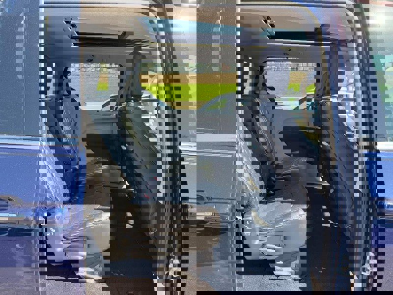 Used 2019 Chrysler Pacifica Limited w/ Tire & Wheel Group image 10