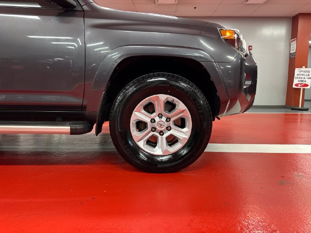 Certified 2018 Toyota 4Runner SR5 AWD/4WD image 29