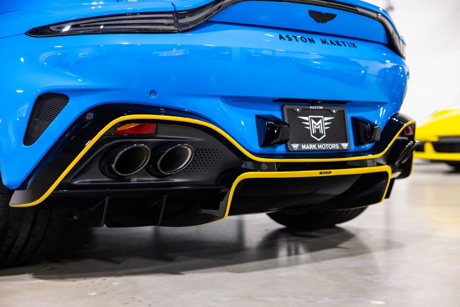 Used 2025 Aston Martin V8 Vantage Coupe image 15