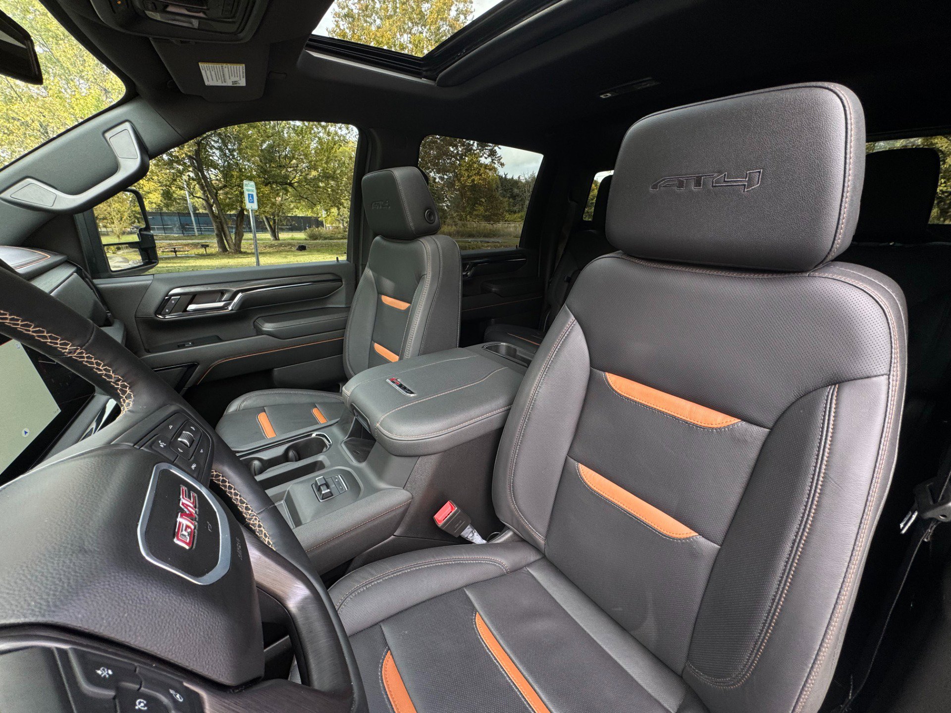 Used 2024 GMC Sierra 2500 AT4 w/ AT4 Preferred Package image 11