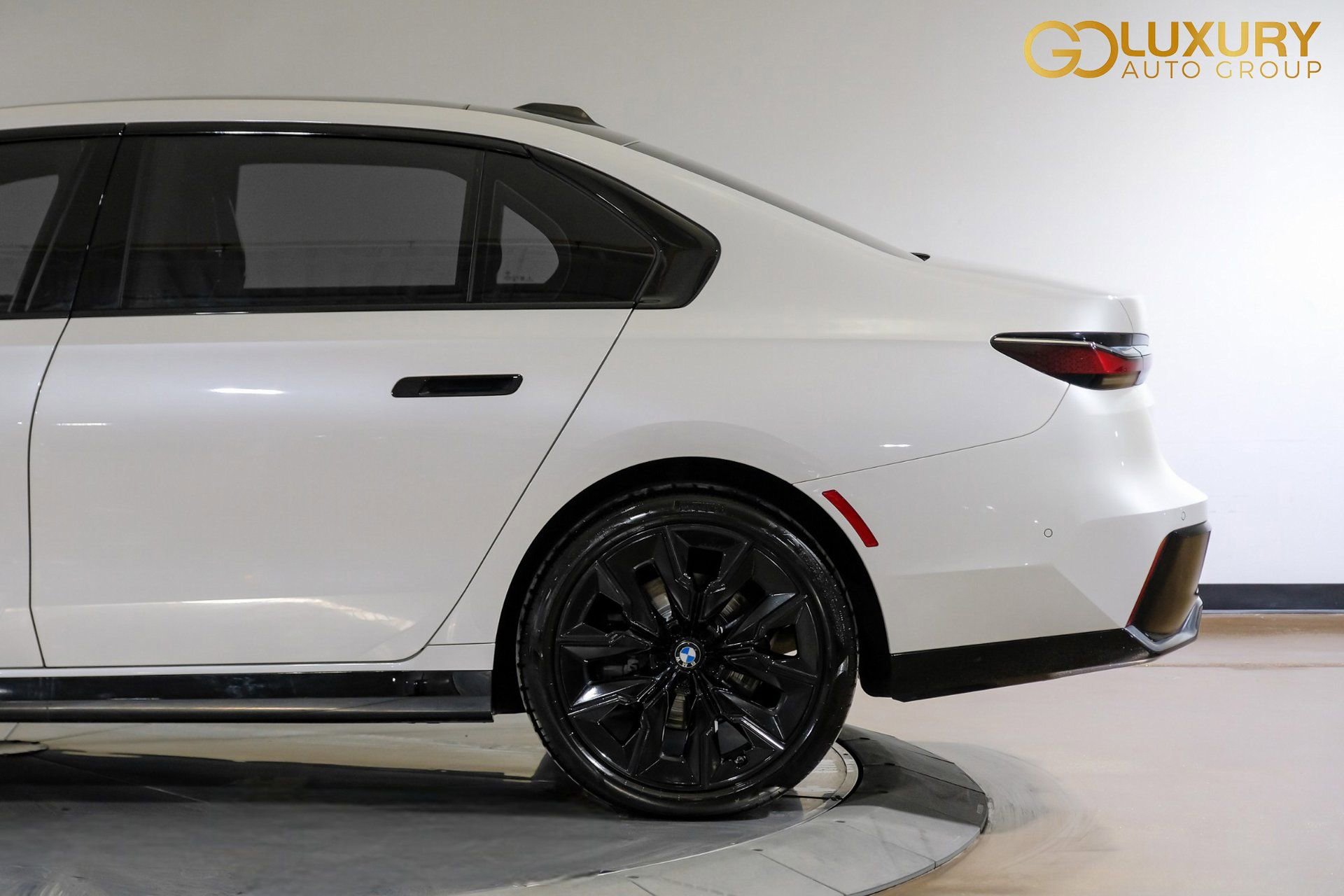Used 2024 BMW 740i w/ Premium Package 2 image 18