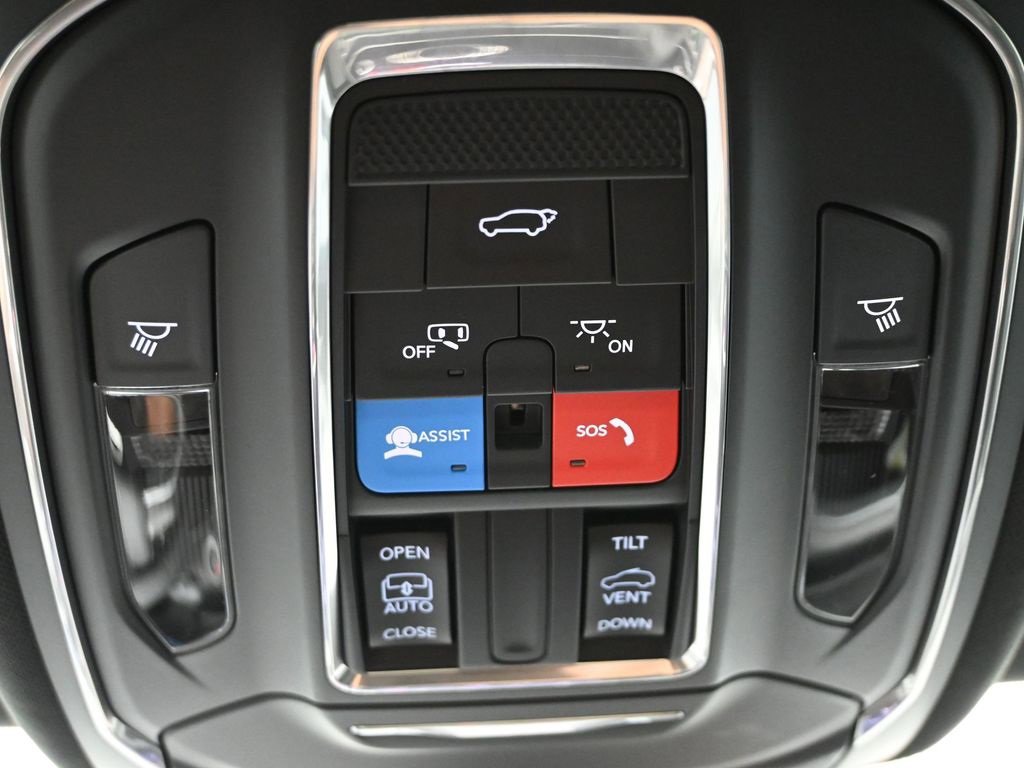 New 2025 Jeep Grand Cherokee L Laredo w/ Luxury Tech Group I image 31