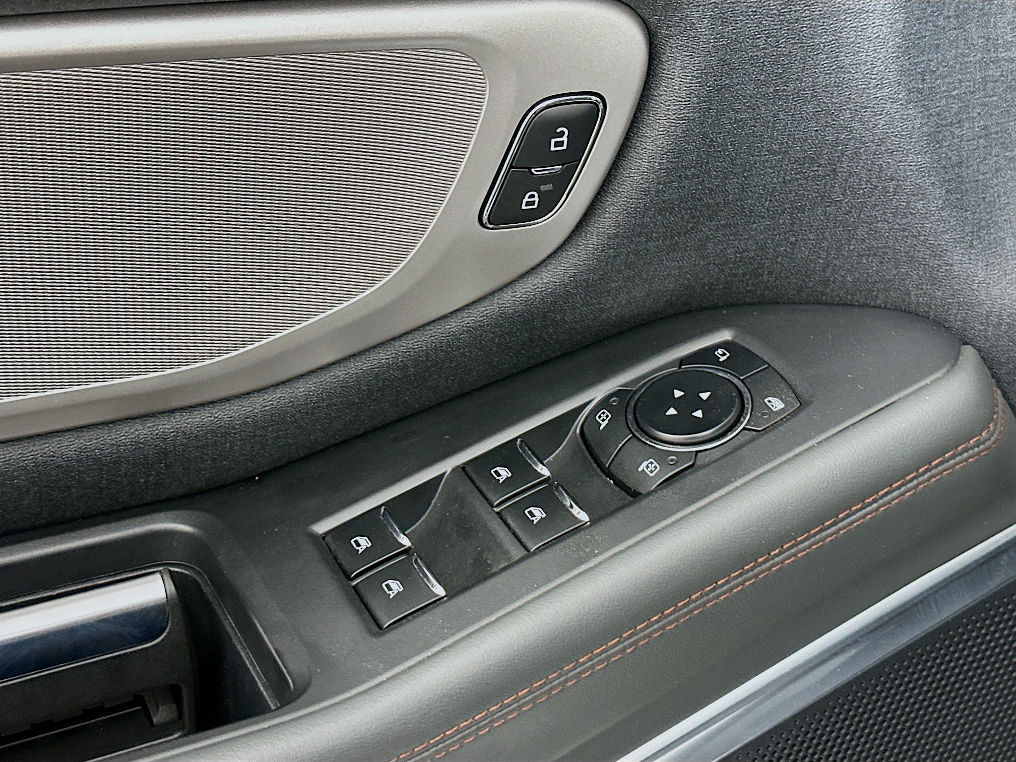 Used 2025 Ford Expedition Active AWD/4WD image 15