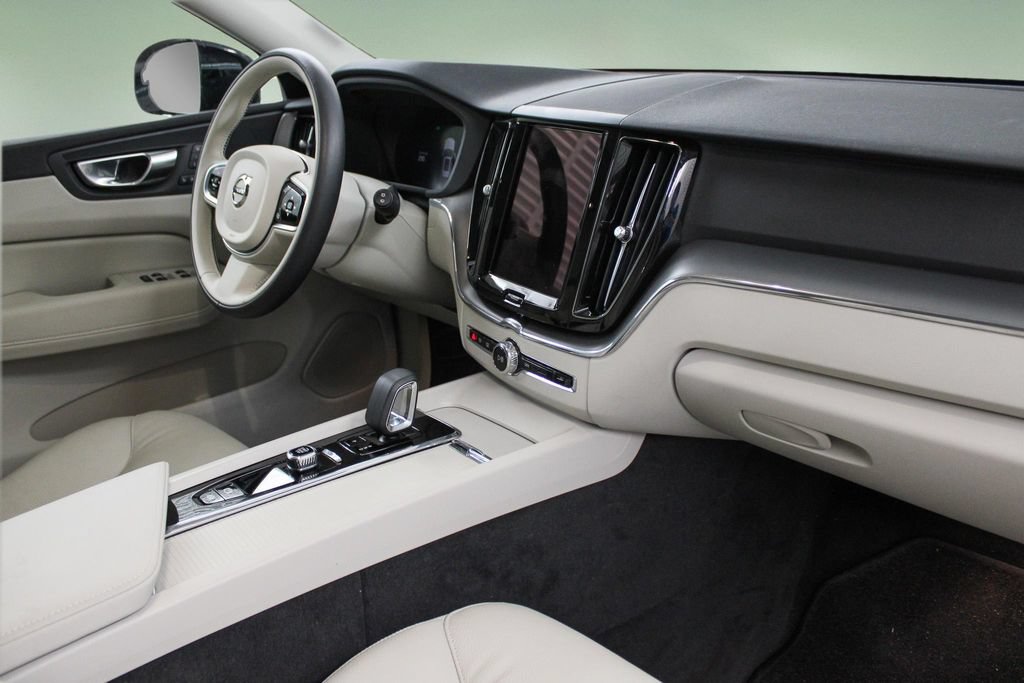 Used 2025 Volvo XC60 B5 Plus w/ Protection Package Premier AWD/4WD image 22