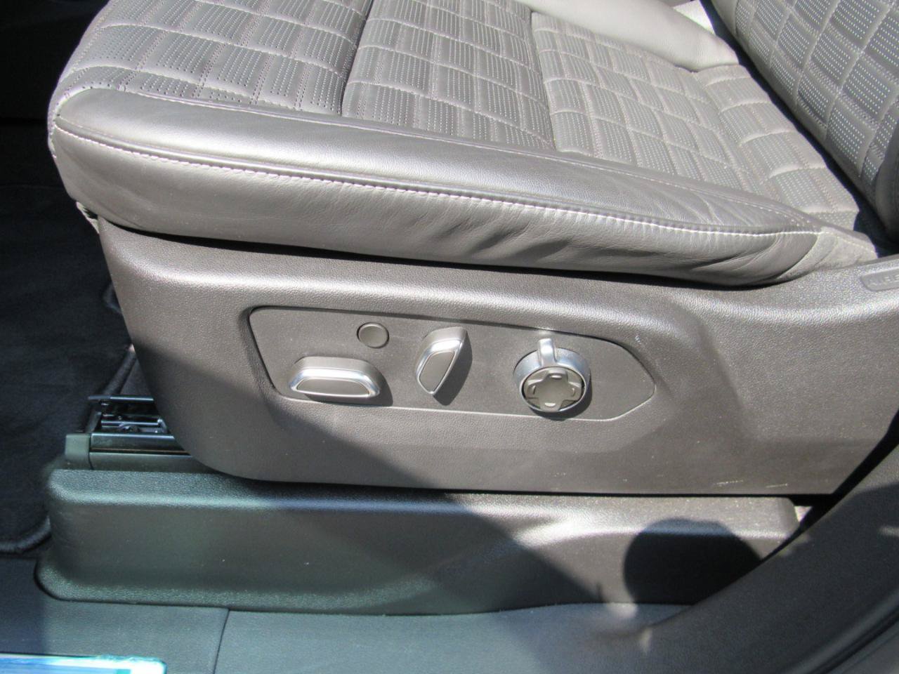 Used 2026 Cadillac Escalade Platinum Sport w/ LPO, ONYX Package AWD/4WD image 18