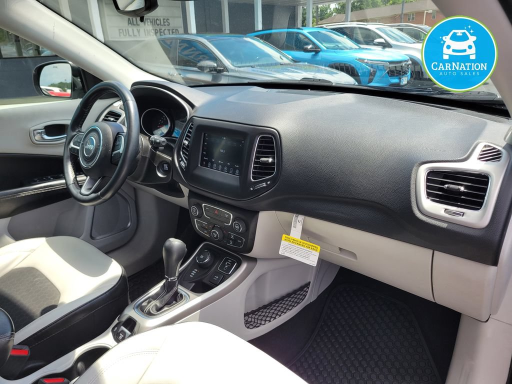Used 2019 Jeep Compass Latitude w/ Cold Weather Group AWD/4WD image 13
