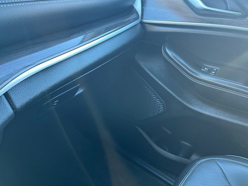 Used 2023 Jeep Grand Cherokee Limited w/ Luxury Tech Group II image 27