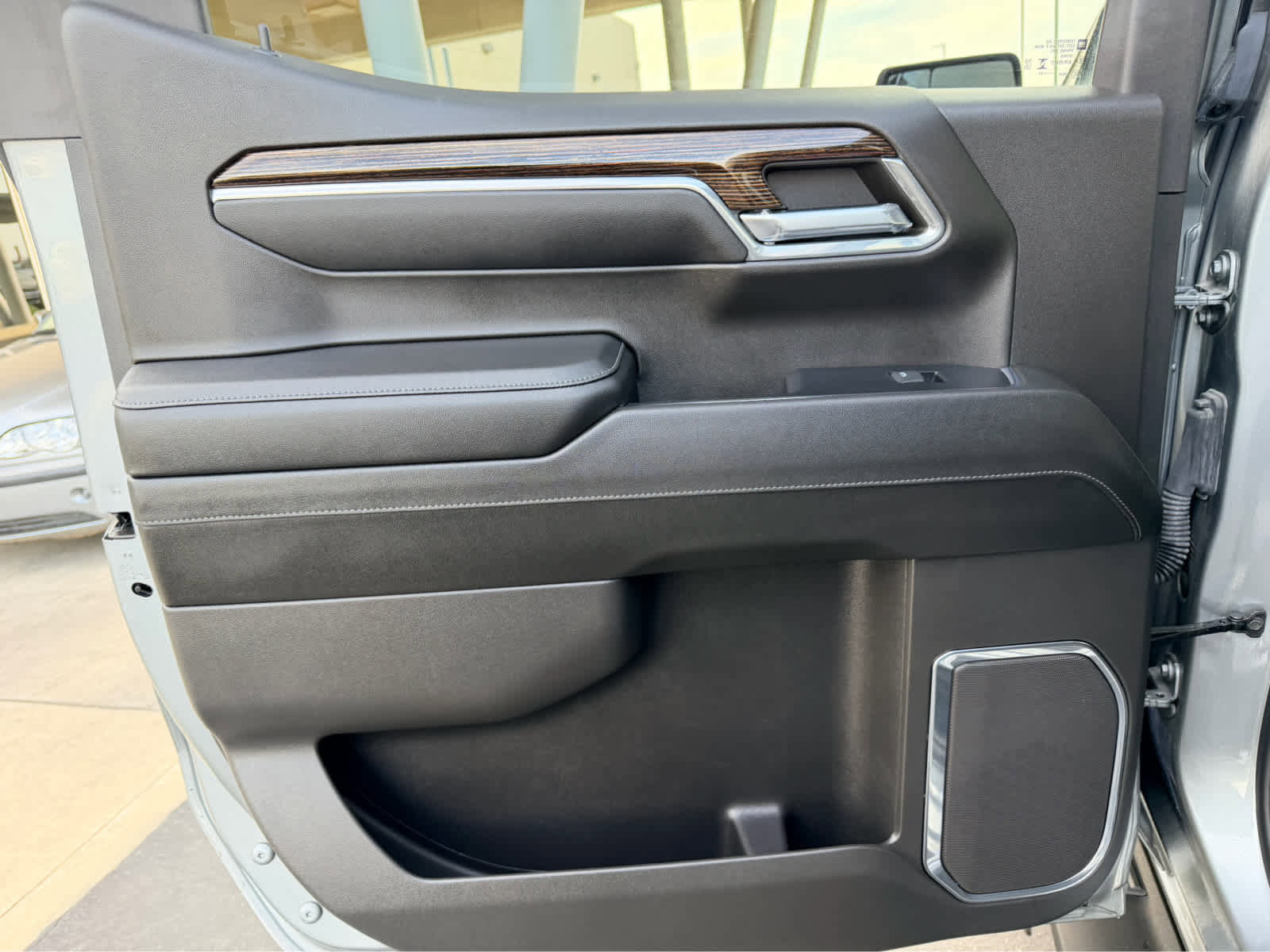 Used 2024 GMC Sierra 1500 Elevation w/ LPO, Elevation Black Package image 18