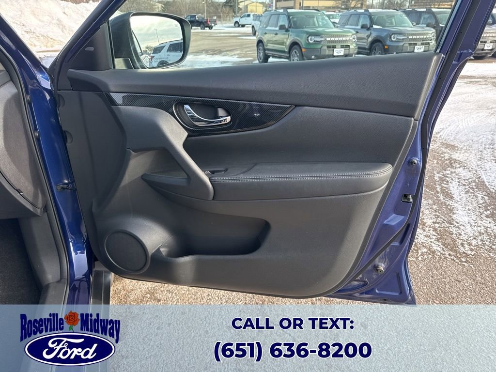 Used 2017 Nissan Rogue SL w/ SL Premium Package image 36