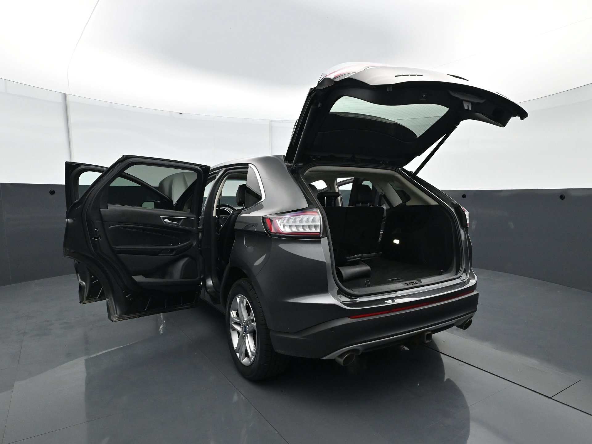 Used 2015 Ford Edge Titanium w/ Equipment Group 301A AWD/4WD image 32