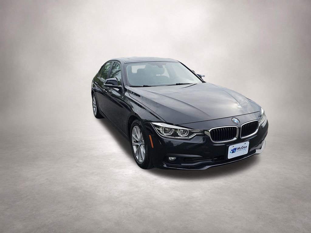 Used 2018 BMW 320i xDrive Sedan AWD/4WD image 1