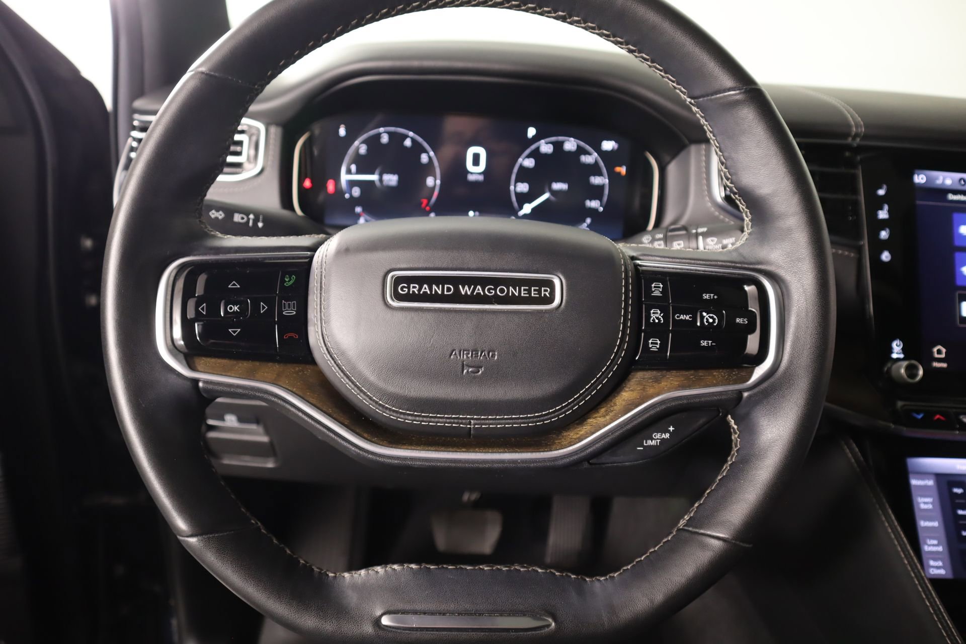 Used 2022 Jeep Grand Wagoneer Series II image 3