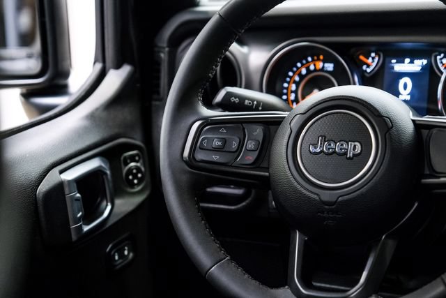 Used 2023 Jeep Gladiator Sport AWD/4WD image 41