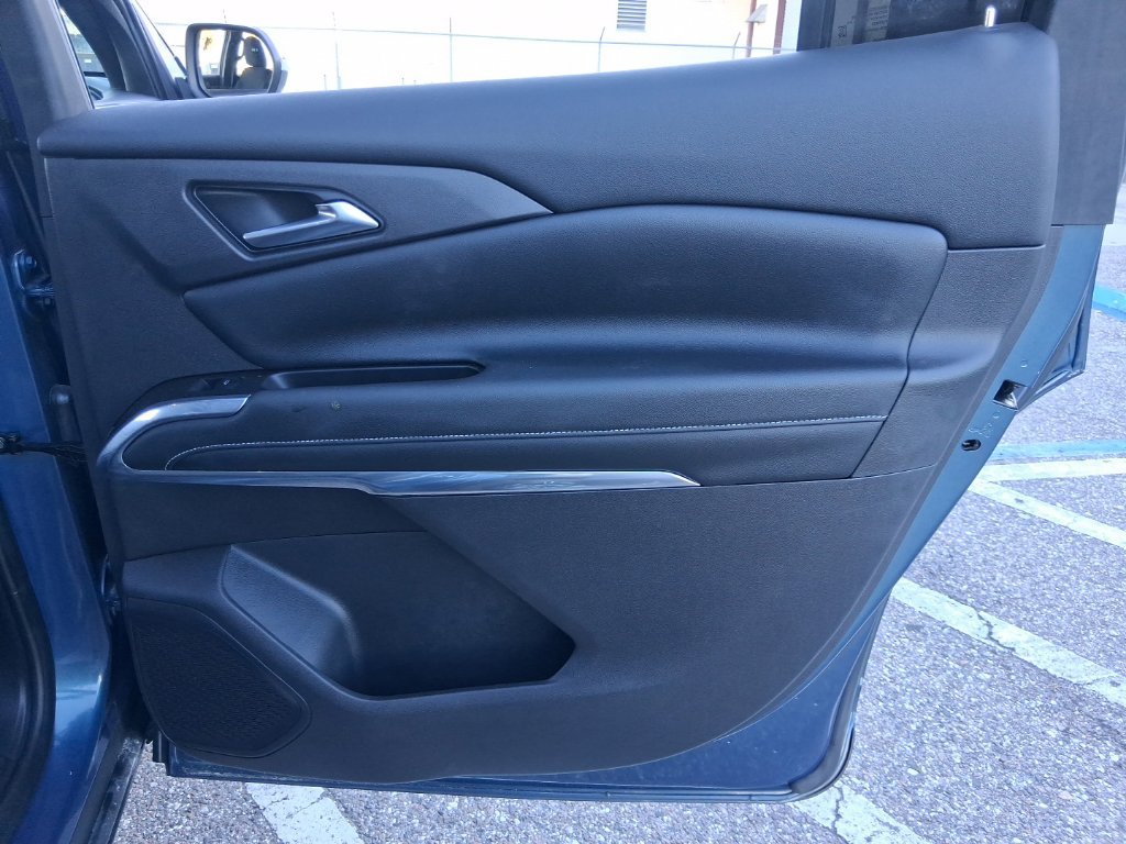 Used 2025 Chevrolet Traverse LT FWD image 20
