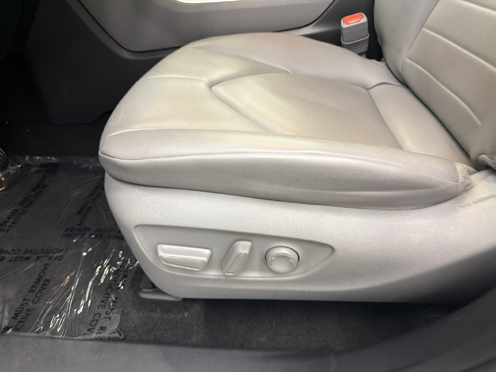 Used 2024 Toyota Highlander XLE FWD image 10