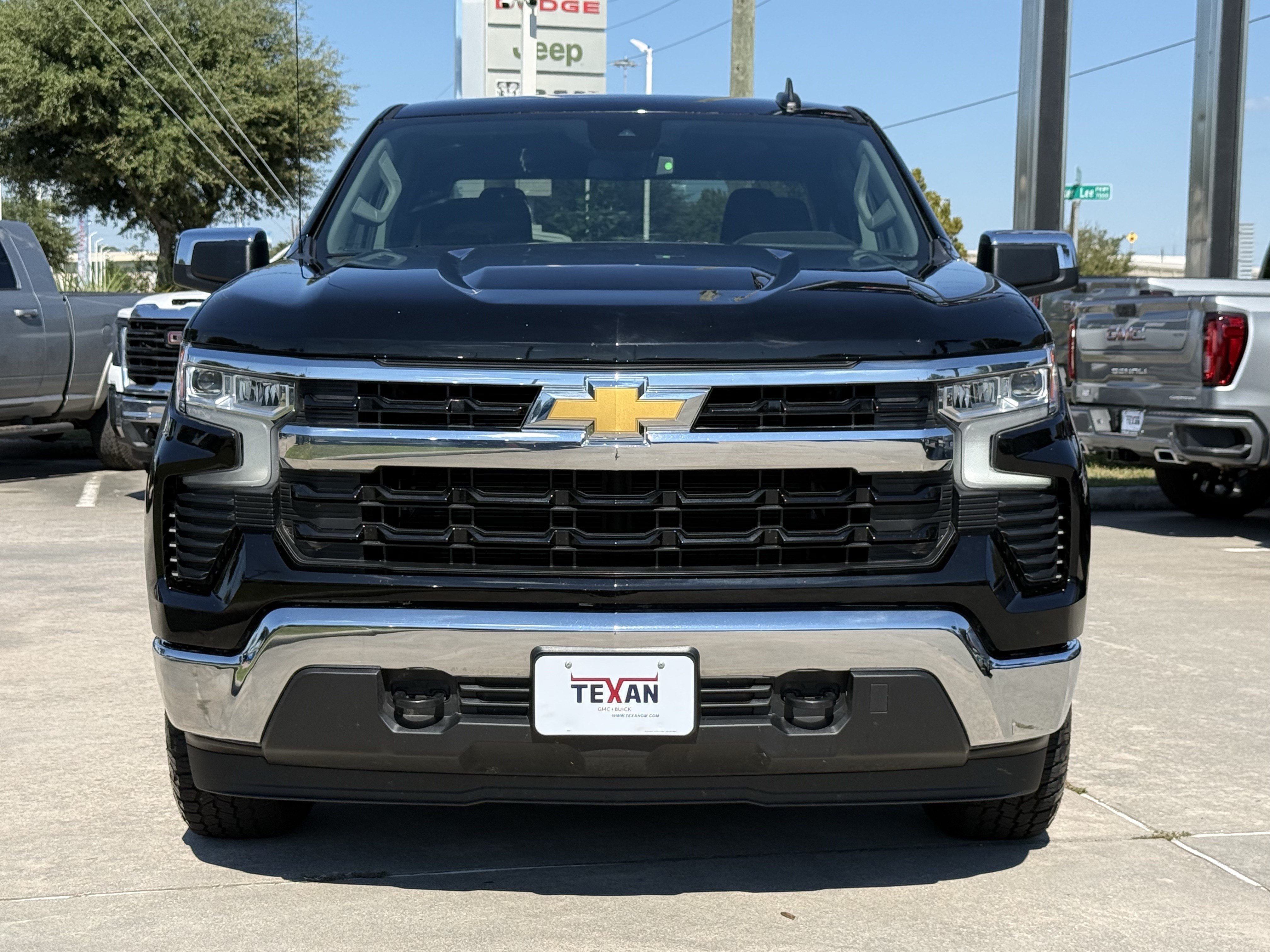Used 2025 Chevrolet Silverado 1500 LT AWD/4WD image 9