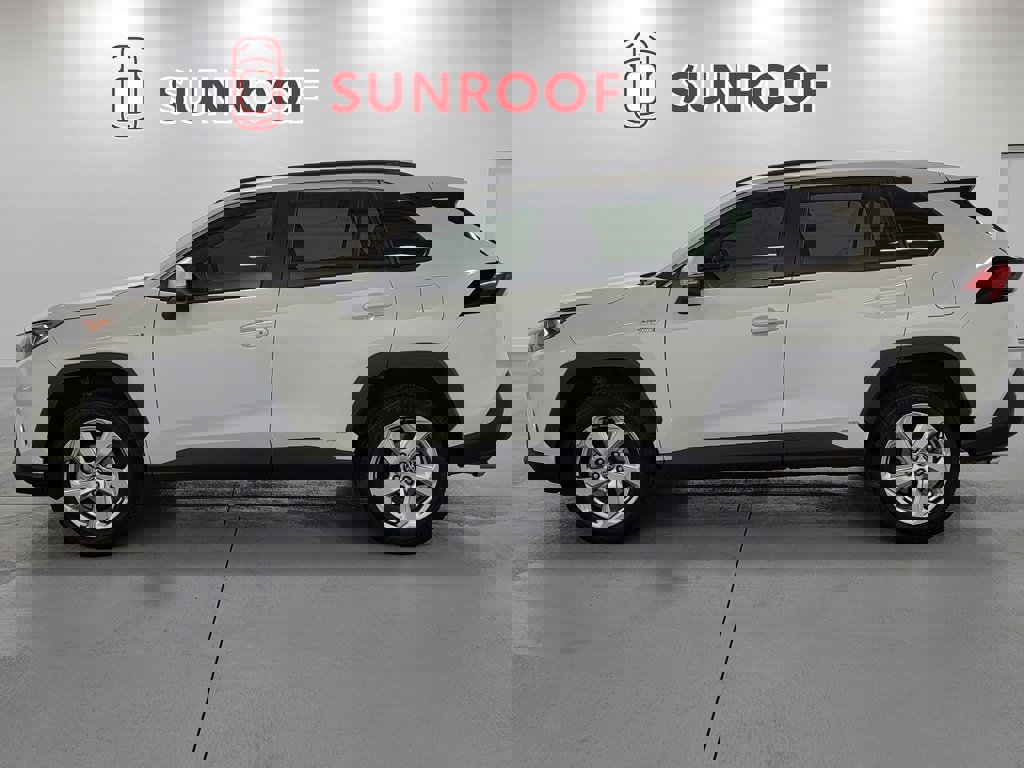 Used 2021 Toyota RAV4 XLE Premium image 5