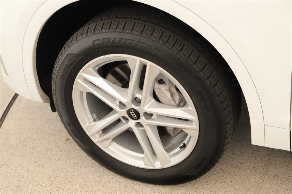 Used 2024 Audi Q5 e Premium w/ Convenience Package image 31