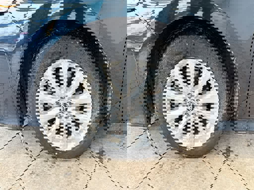 Used 2020 Toyota Camry LE image 13