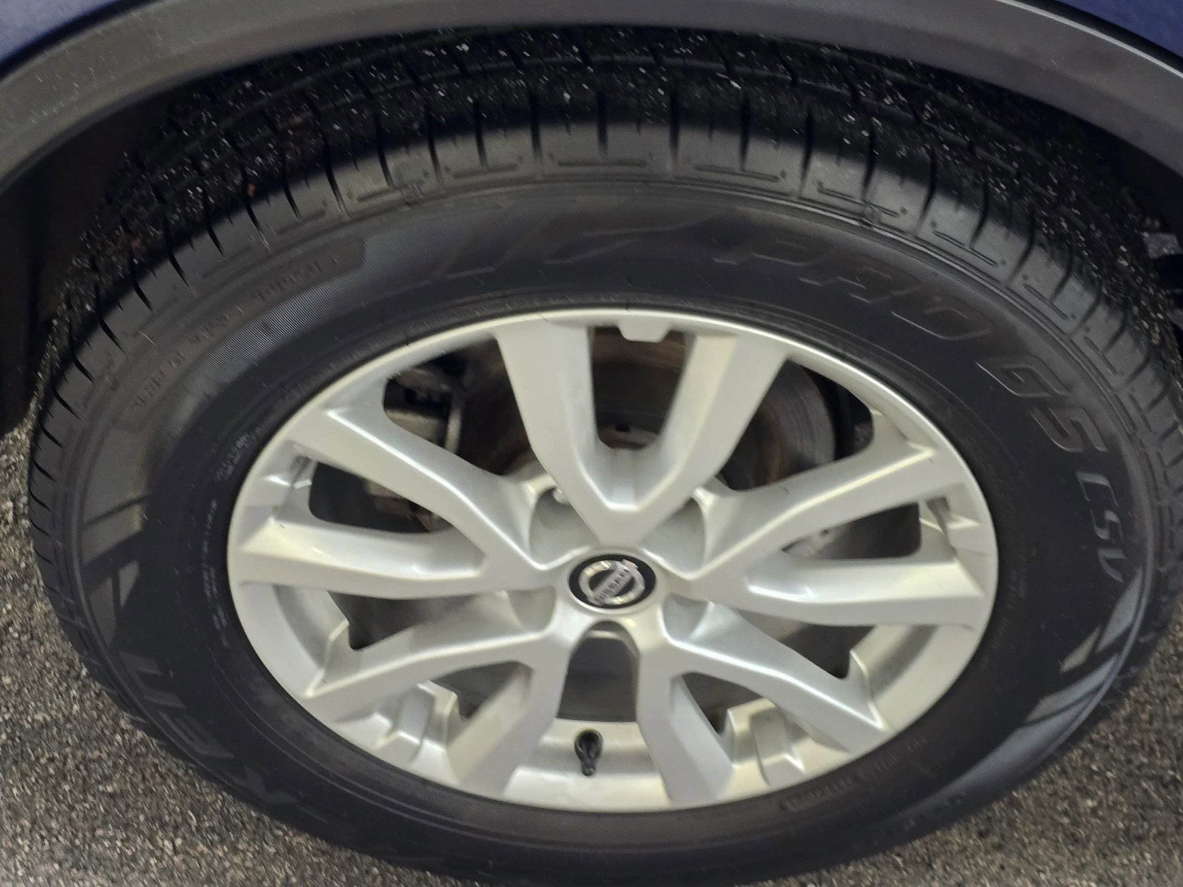 Used 2020 Nissan Rogue SV image 31