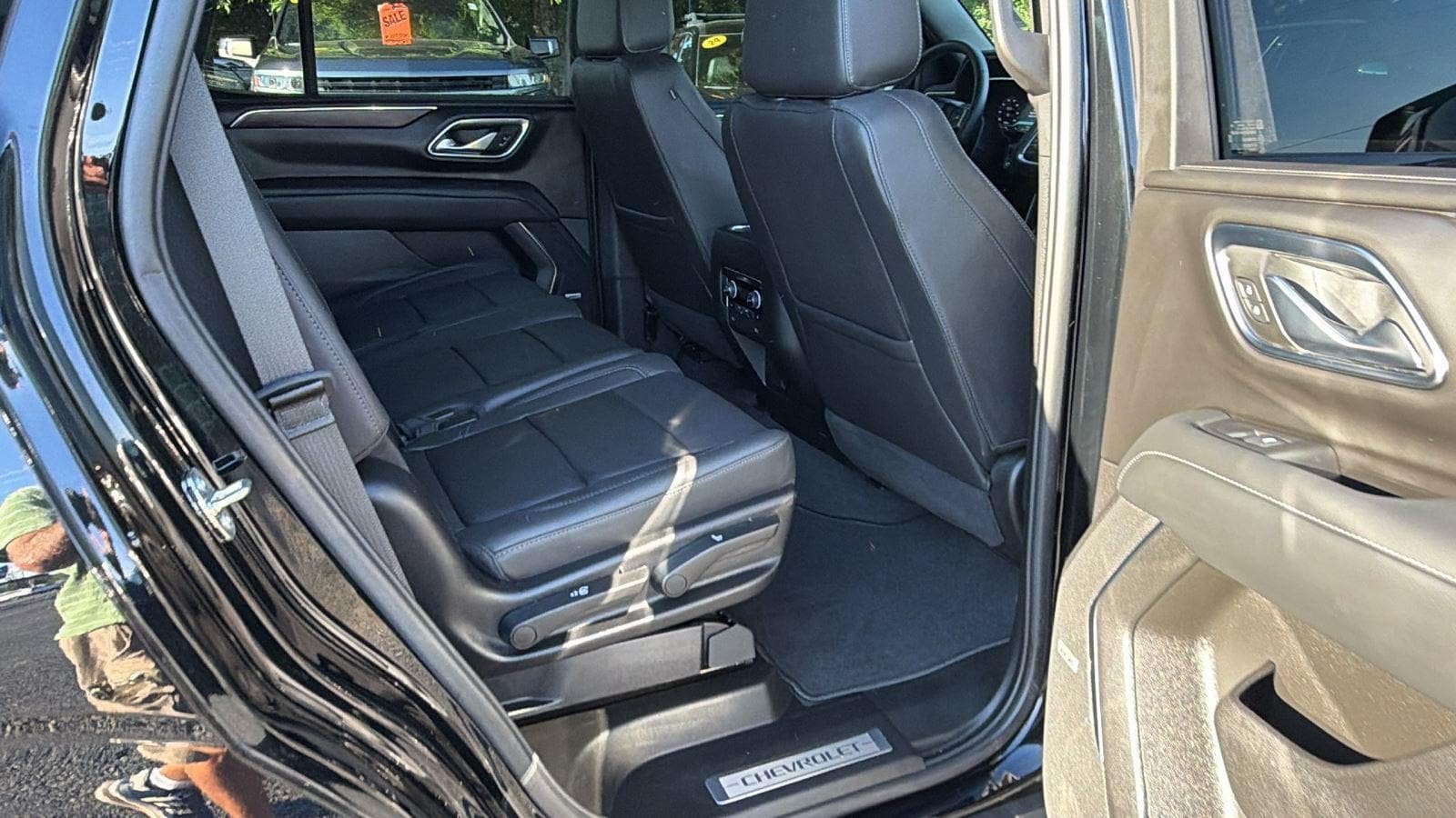Used 2023 Chevrolet Tahoe Z71 w/ Luxury Package AWD/4WD image 22