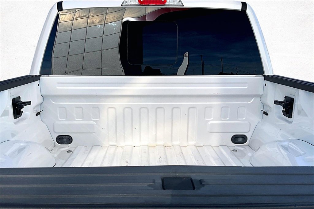 Used 2017 Ford F150 Platinum w/ Equipment Group 701A Luxury image 8