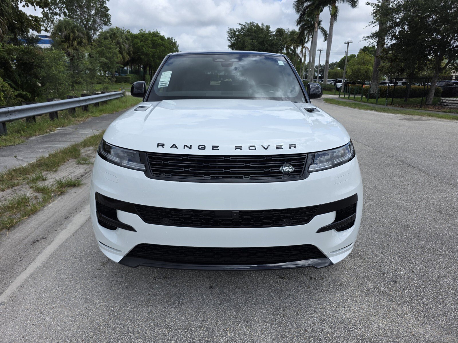 New 2026 Land Rover Range Rover Sport Dynamic SE AWD/4WD image 8