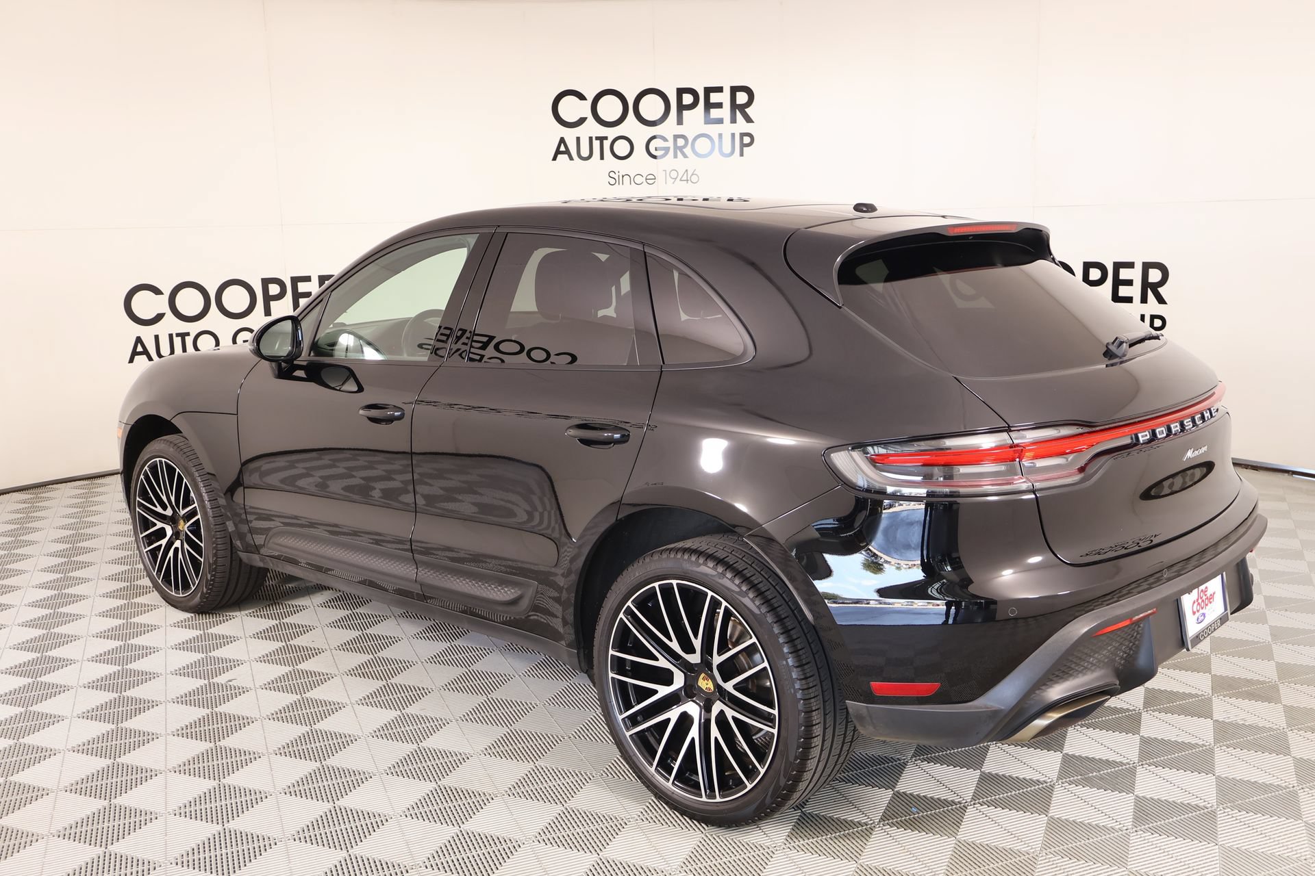 Used 2022 Porsche Macan AWD/4WD image 24