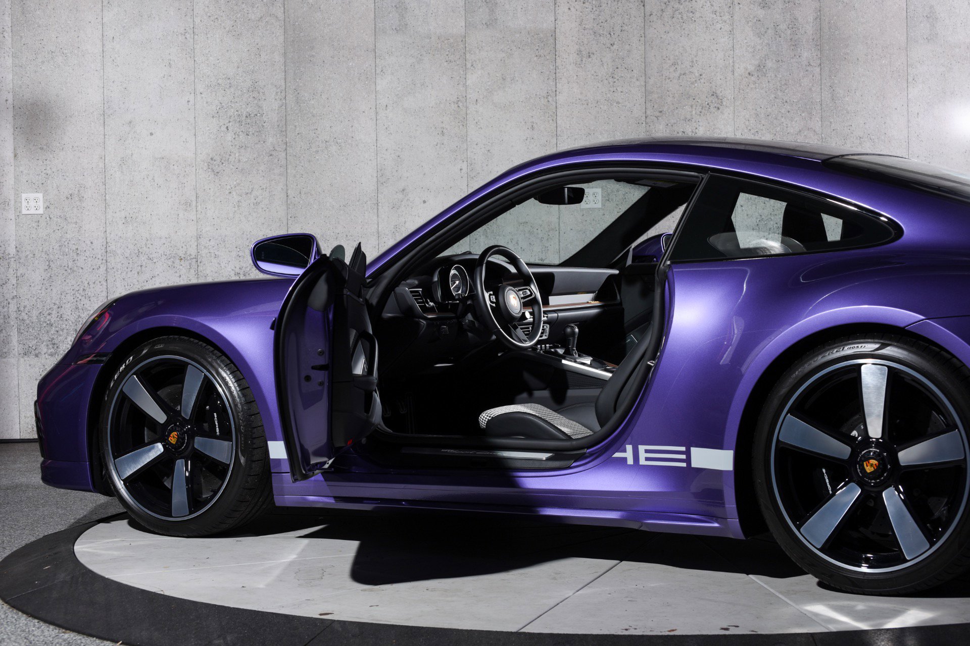 Used 2023 Porsche 911 Sport Classic image 16