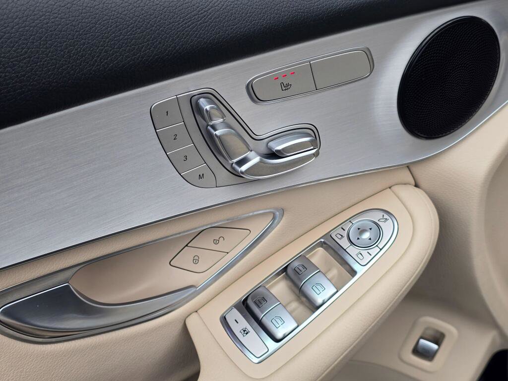 Used 2022 Mercedes-Benz GLC 300 image 35