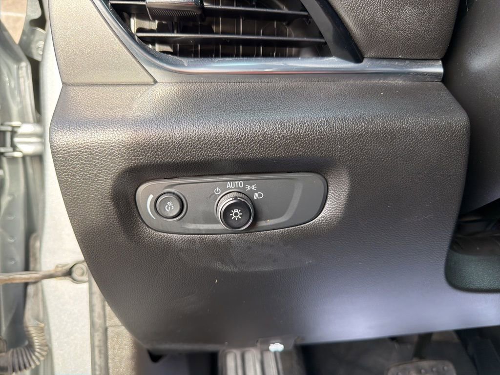 Used 2023 Chevrolet Traverse LT image 21