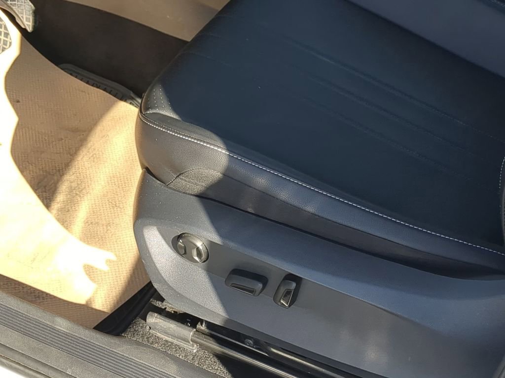 Used 2022 Volkswagen Tiguan SE image 13