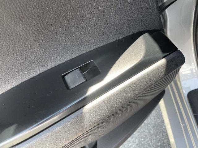 Used 2025 Toyota Camry LE w/ Convenience Package FWD image 16