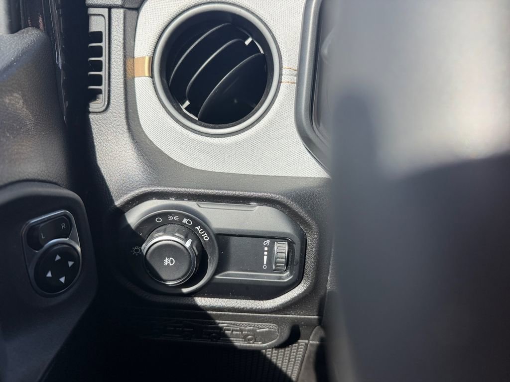 Used 2024 Jeep Wrangler Sport S image 18