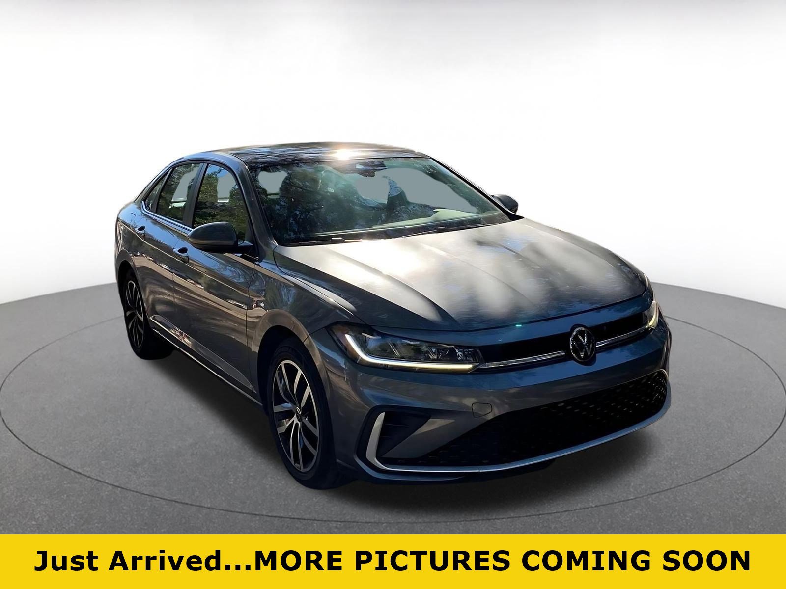 Used 2025 Volkswagen Jetta SE video 1