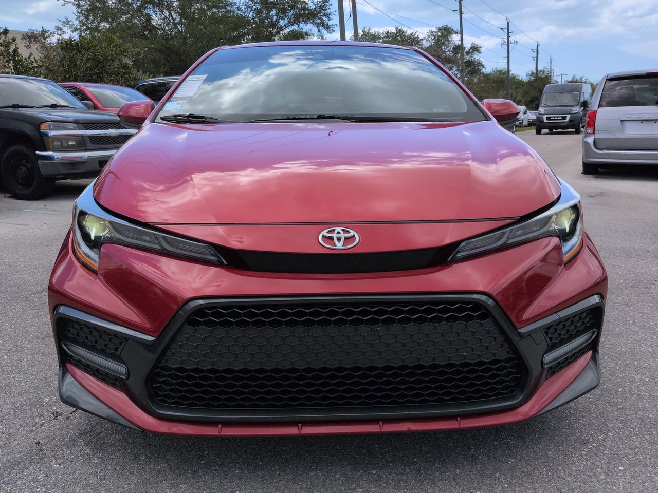 Used 2020 Toyota Corolla SE w/ SE Premium Package FWD image 3