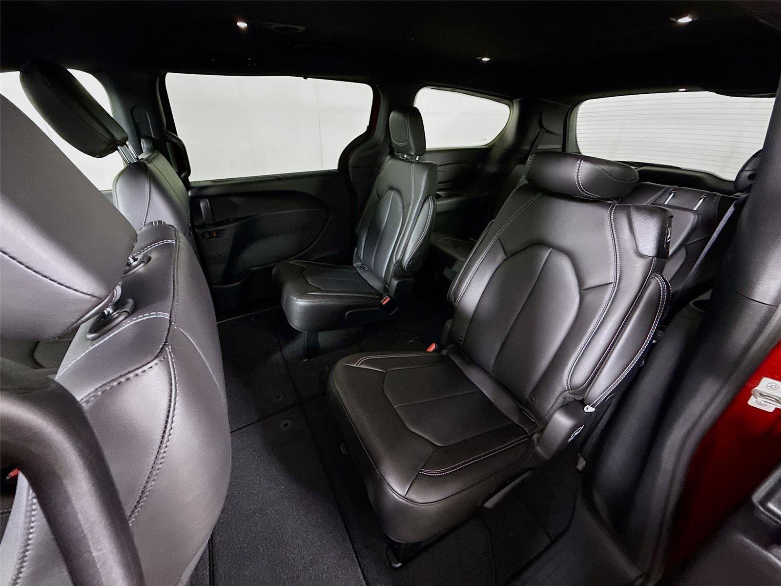 New 2026 Chrysler Pacifica Select AWD/4WD image 16