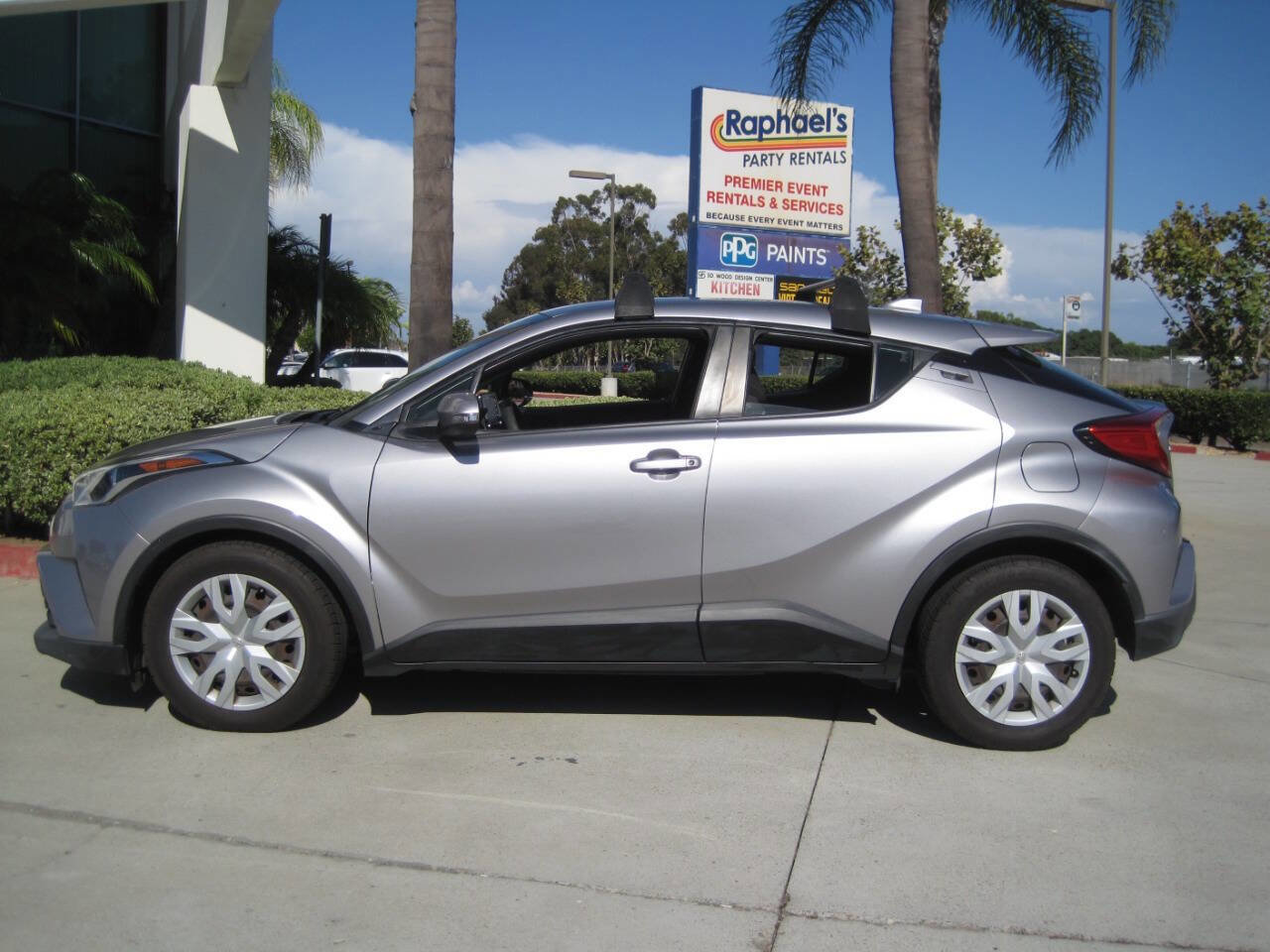 Used 2019 Toyota C-HR LE image 2