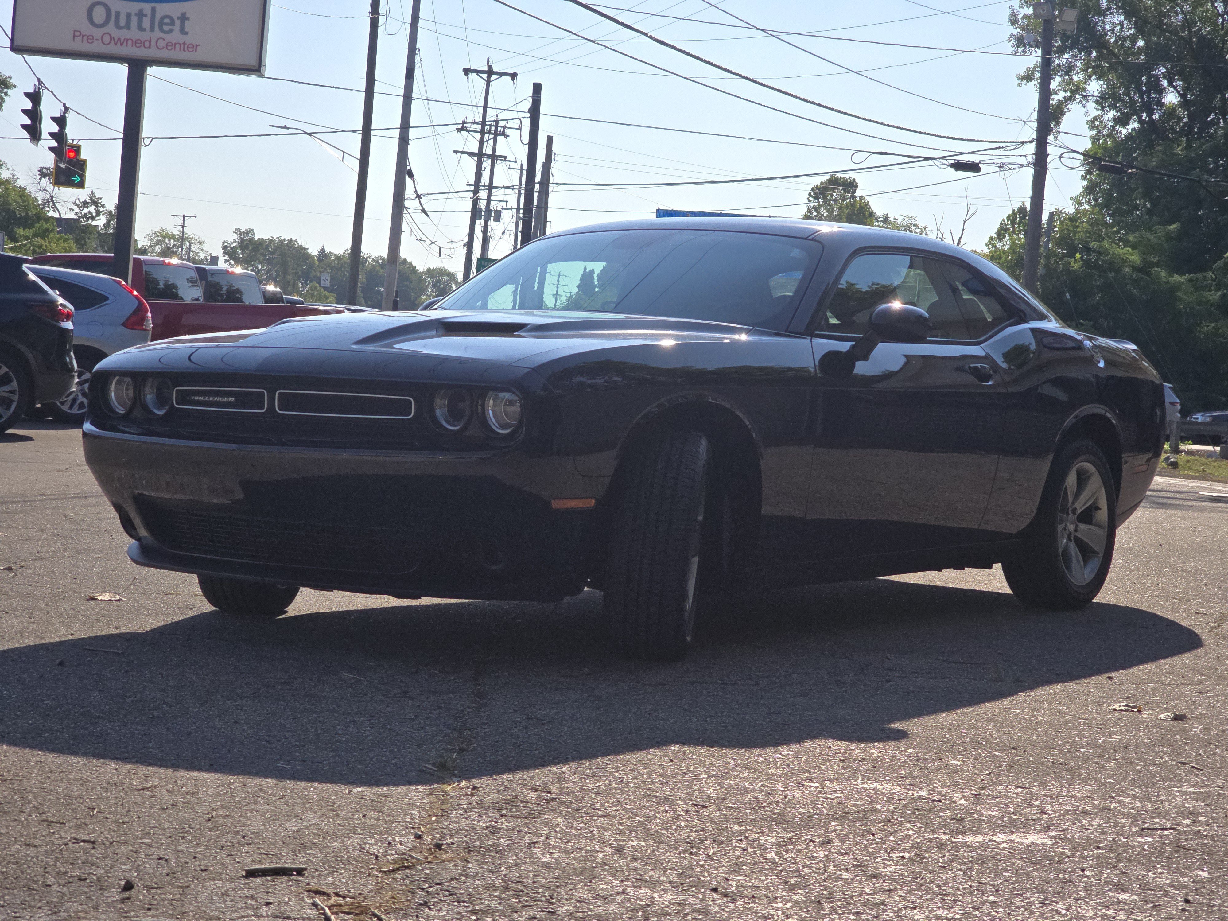 Used 2019 Dodge Challenger SXT RWD image 3