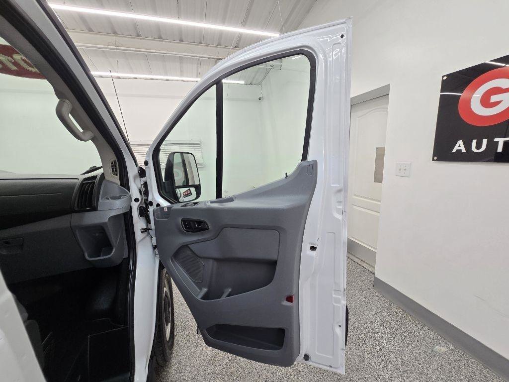 Used 2019 Ford Transit 150 130 Low Roof RWD image 27
