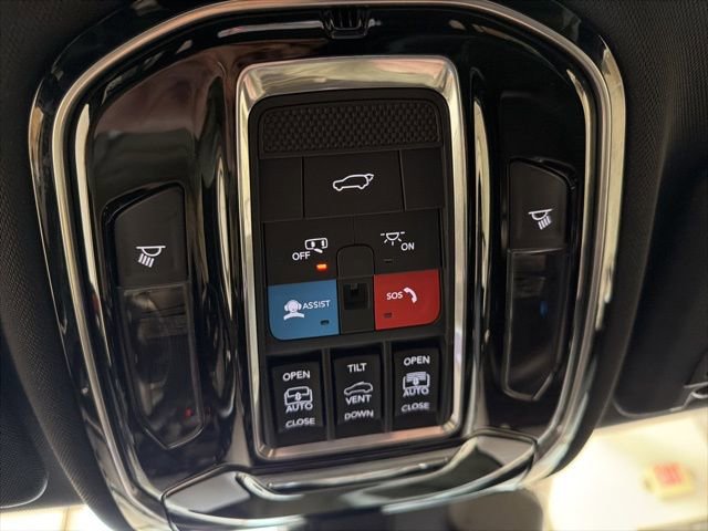 Used 2022 Jeep Grand Cherokee Overland AWD/4WD image 13