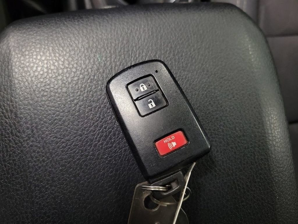 Used 2019 Toyota Tacoma TRD Off-Road w/ Technology Package AWD/4WD image 17