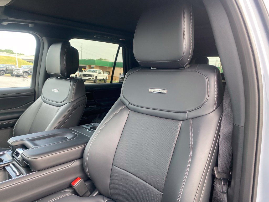 New 2027 Ford Expedition Platinum w/ Stealth Performance Package AWD/4WD image 11