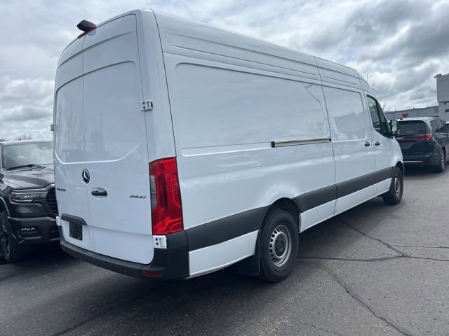 Used 2025 Mercedes-Benz Sprinter 2500 image 4