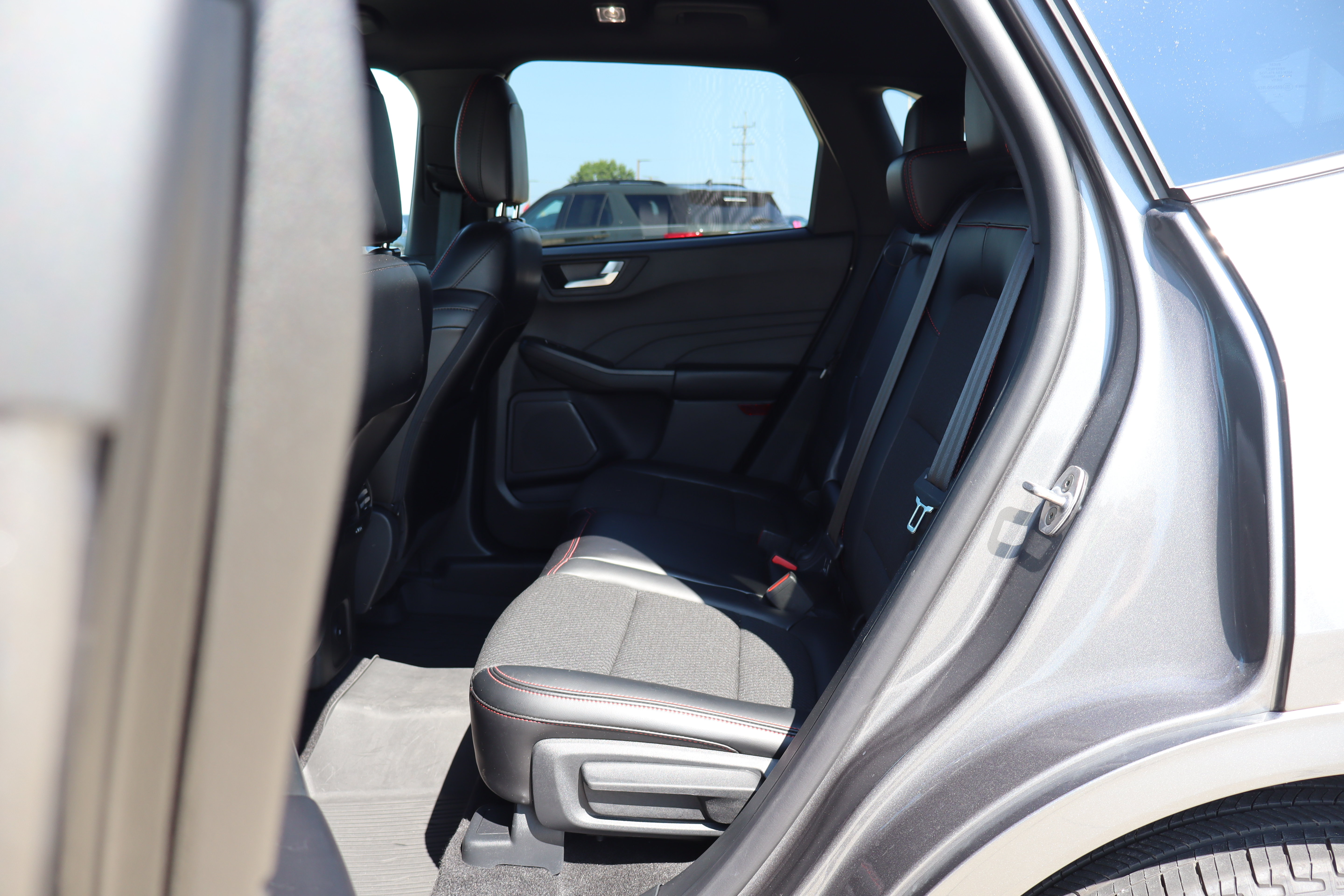 Used 2024 Ford Escape ST-Line w/ Tech Pack #1 AWD/4WD image 10