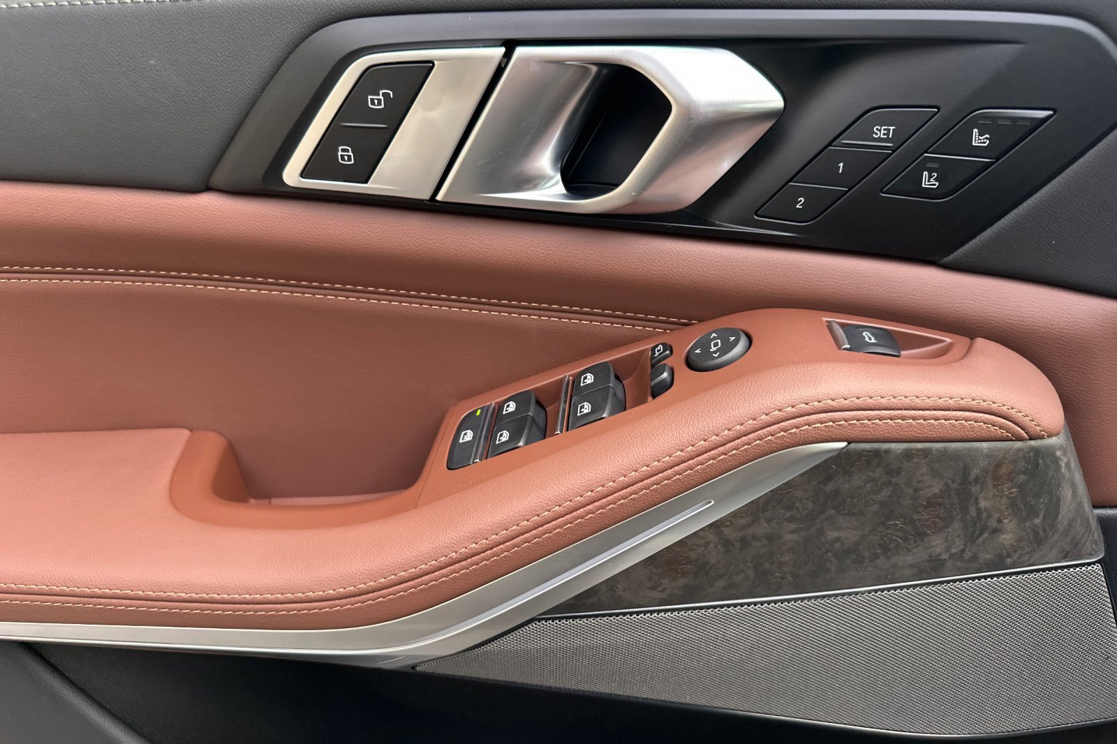 New 2026 BMW X5 M60i w/ Climate Comfort Package image 8